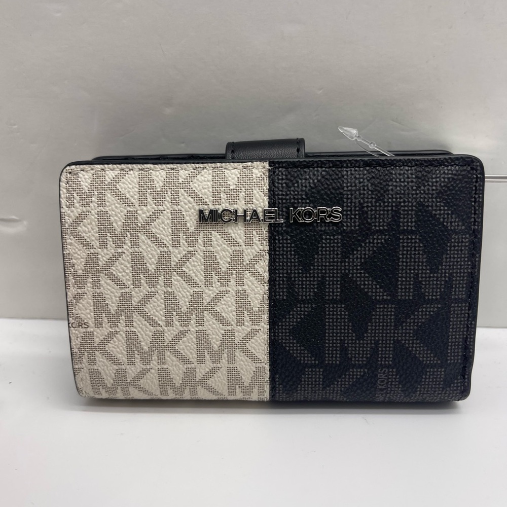 MICHAEL KORS
Jet Set Travel Md Bifold Zip Signature Logo Wallet 
Black Multi
NWT